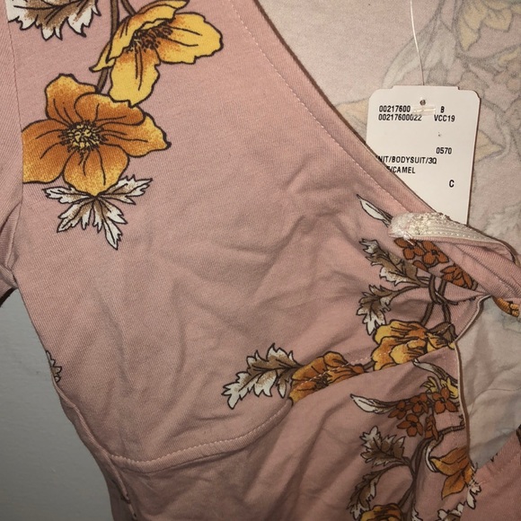 Forever21 Floral long sleeve bodysuit - Picture 3 of 3
